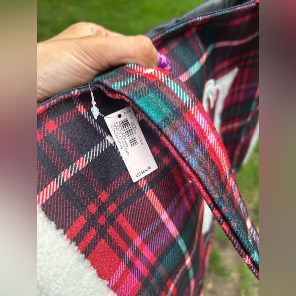 NWT Victoria Secret Plaid Sherpa Christmas Tote - Picture 14 of 15